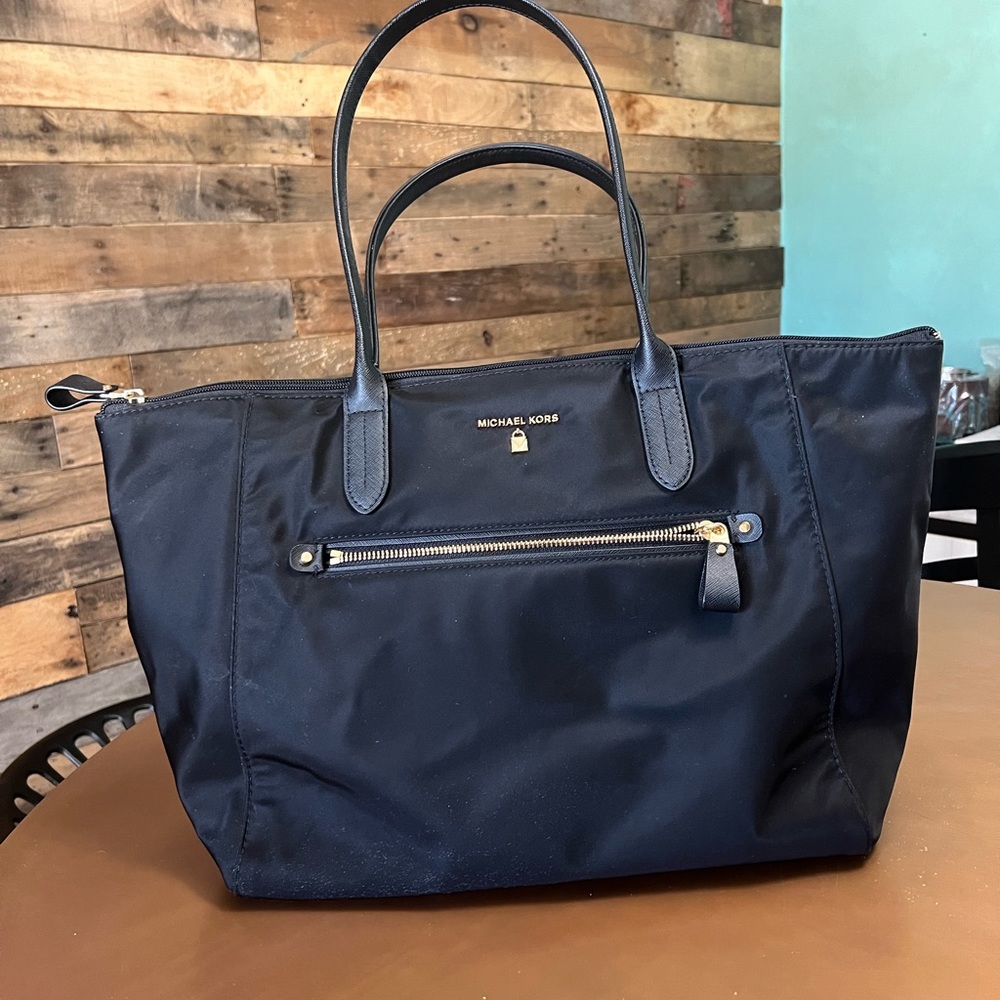 MICHAEL KORS BLACK PURSE
